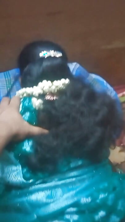Ich bot meinem senior boss meinen großen schwarzen arsch für meine Beförderung von cuck ehemann an - tamilische doggystyle anal! Indianhotwifex