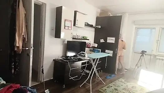 Cewek seksi rambut cokelat lagi asik sambil bugil di rumah