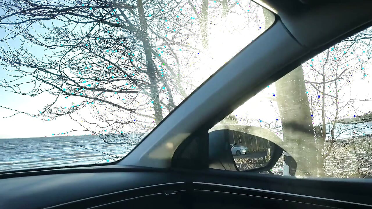 Se masturbando no carro e gozando - pau sem cortes