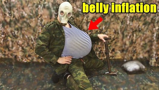 ¡Un militar ruso bombea su estómago con una bomba y se corre en tu cara!