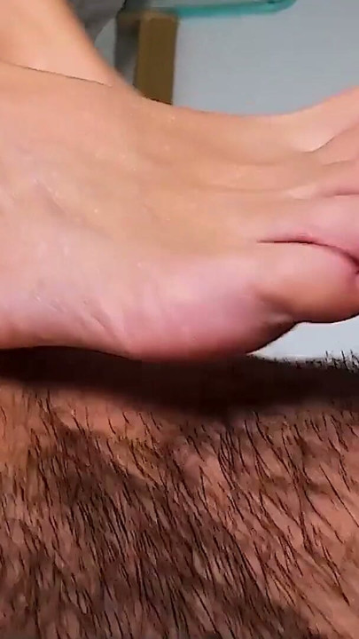 🥭Horny pinay' takes of her luxury lingerie and shows her sexy feet, big nipples and strong hard ass | Clip 1