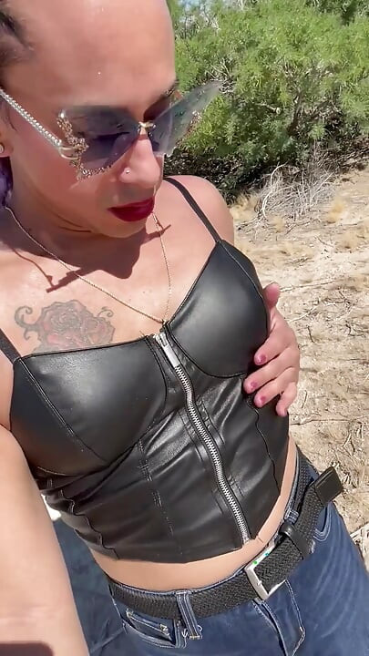 Tsjade Cums Again Outdoors