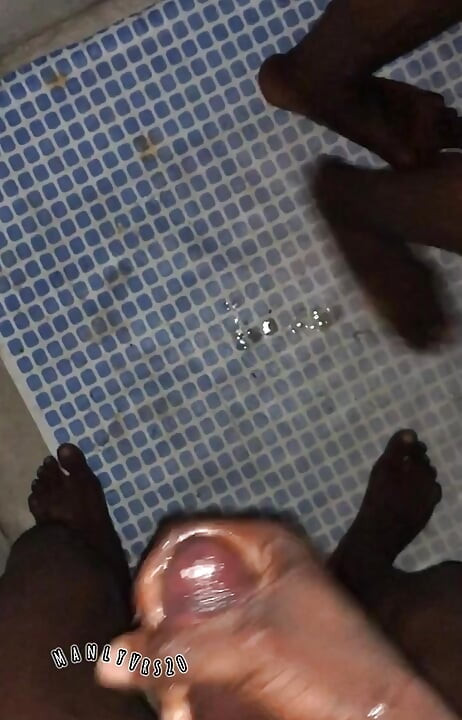 Chupando cu e sendo fodida por meu meio-irmão