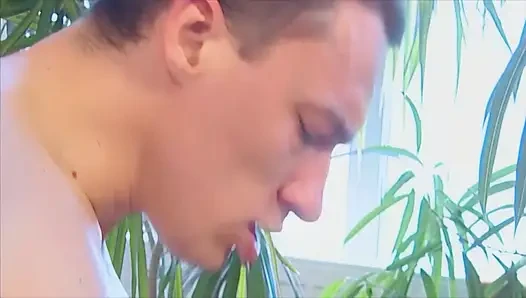 Gadis manis dientot habis-habisan sama besar