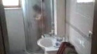 中国人おばあちゃん熟女がシャワーで裸