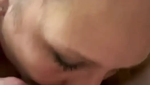 Istri nakal ini dientot habis-habisan di kamar hotel bagian 1