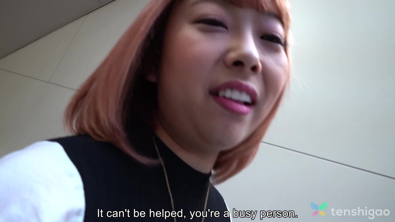 リオは映画が大好きなとても優しい女の子で、今日は私たちに会いに来てくれると言ってくれました