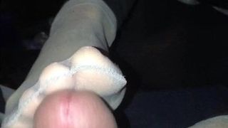 Sa sa nuovo footjob con calze grigie 