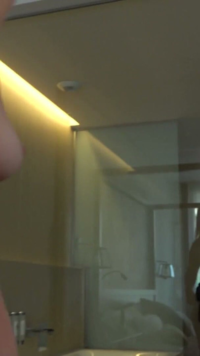 Im Hptel mit 2 Schlampen das ist ein Traum | Clip 1