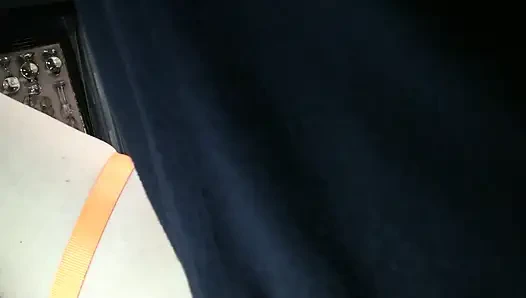 Gerilmiş Pompalanmış Vajina Yakın Planda Işemek1