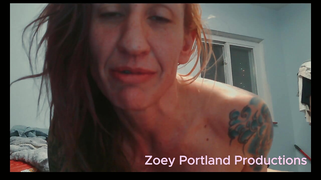 Zoey Portland Pornoster Speelt Met Poesje 2026
