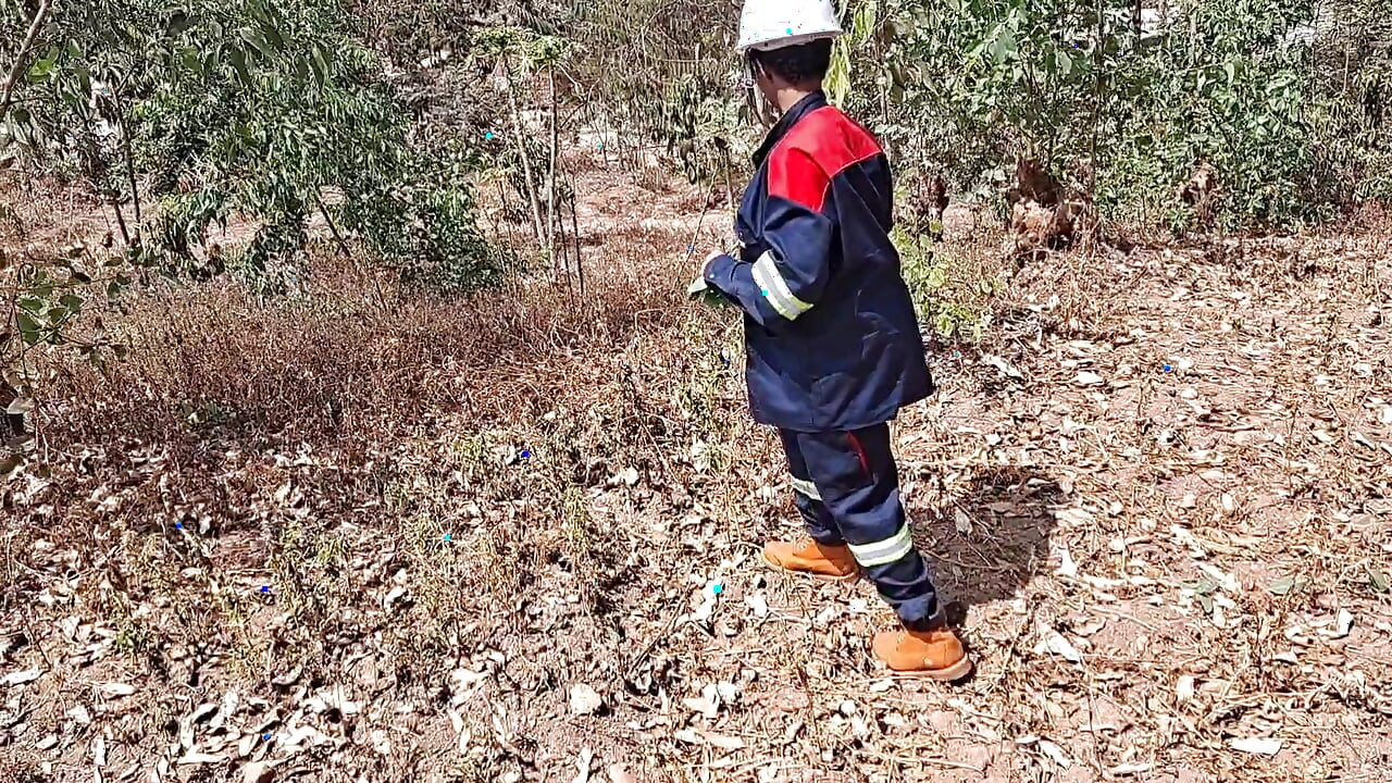 CO WOKER ESCAPE FROM THE JOB SHE WENT TO FINGER HERSELF IN THE BUSH