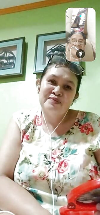 Đít có một cái lồn khít khao xinh đẹp ai đó muốn ăn và đụ.