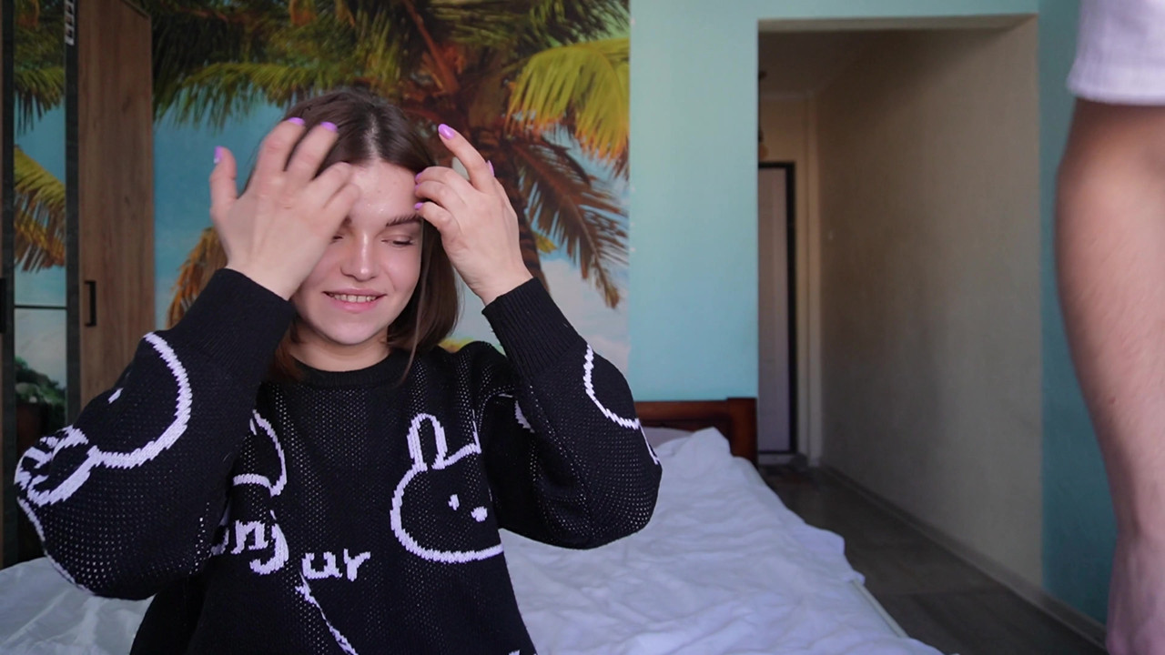 流行的在线游戏在视频博客期间变成继兄弟和继妹之间的性爱