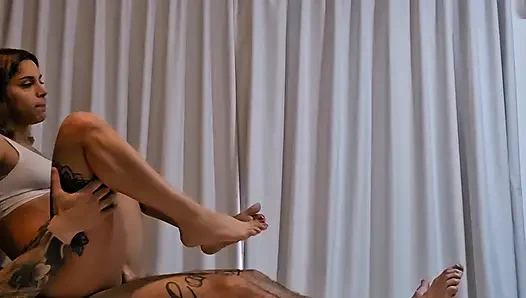 Exklusives Filmmaterial hinter den Kulissen. Blowjob für meinen Kameramann und Sex, der neue Positionen ausprobiert.