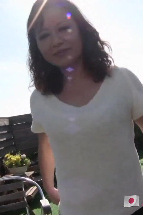 Cheating Japanese granny exposes her body for creampie