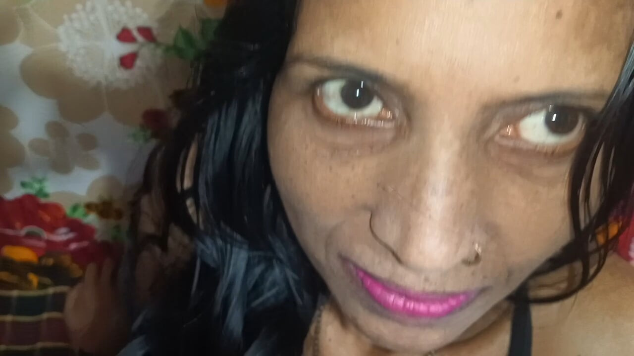 Girlfriend Ko boyfriend ne chodayi kar kar Roladiya.indian hard fuking