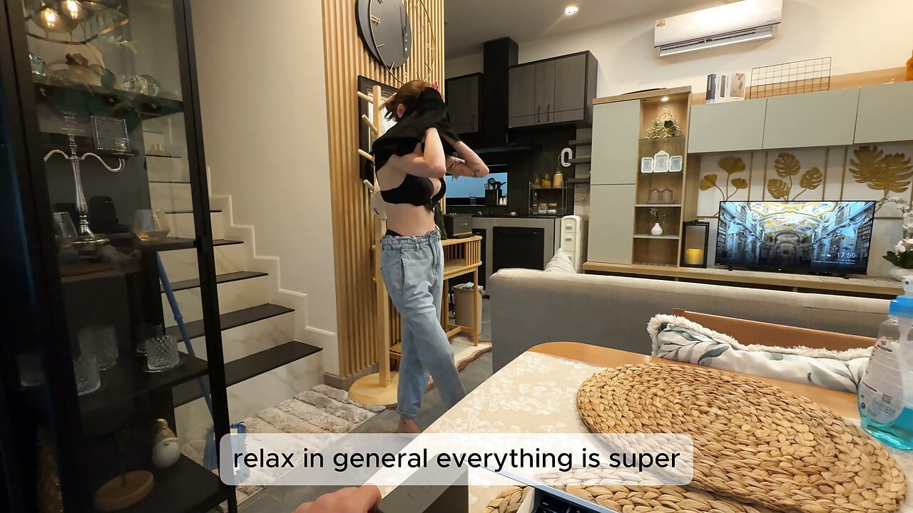 A young student came to clean the house to pay for her studies... but it didn't end with cleaning