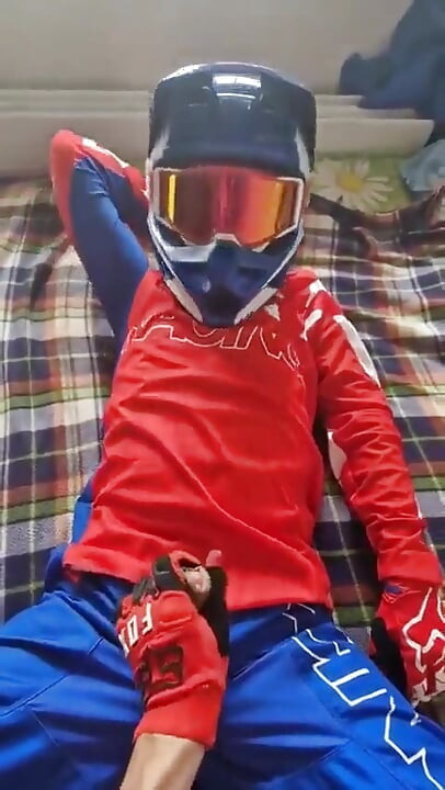 Motorcyclist Fucked a Guy in Mxhelmet