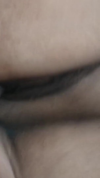 Moment epic de la "Cumnata sexy slabă dură cu cumnatul ei în camera privată"