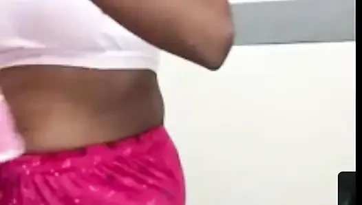 Gadis cantik india yang lagi sendirian pamer memek