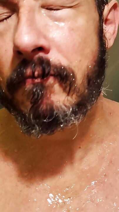 Victory Shower - POV with Gouine Wrestlin