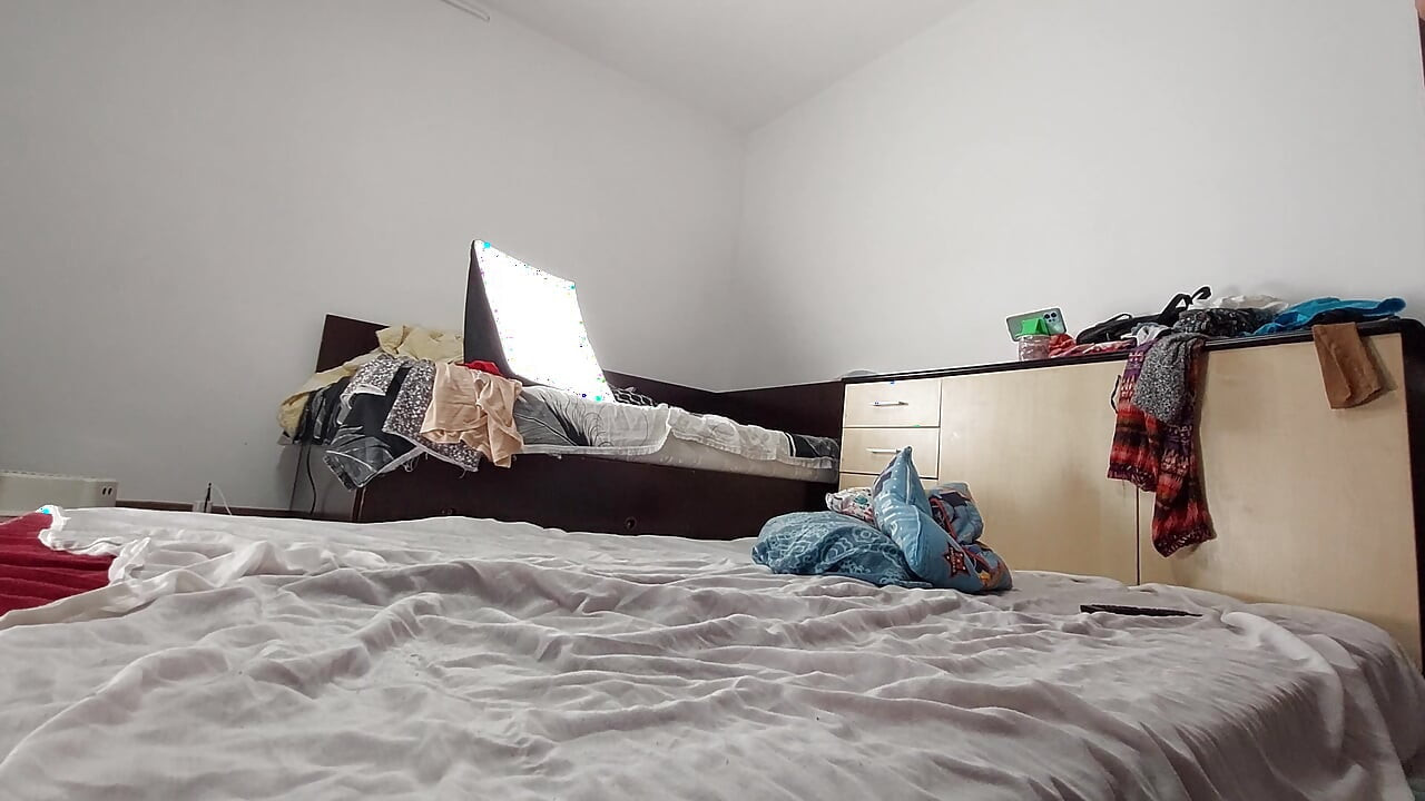 Sexy mom massages herself. Wife hairy pussy, big ass. Sexy brunette shaves the hair on her legs.