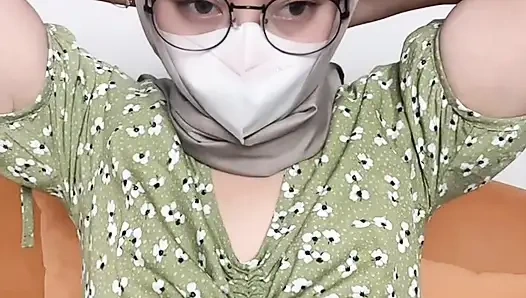 Mama muda belia pamer tubuh yang sempurna