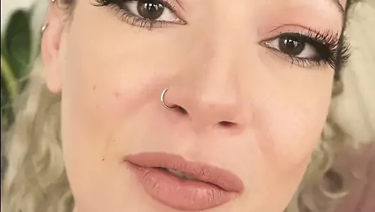 Giantess Memasang Perangkap Kecil
