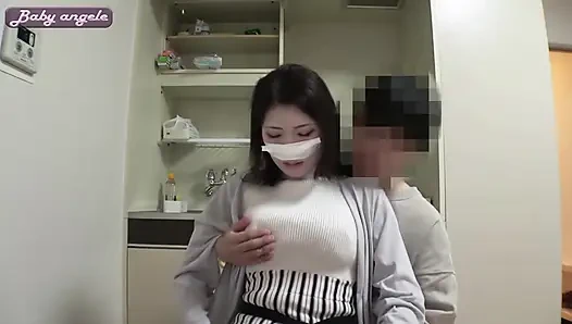 Istri yang anggun dan pendiam. F-cup payudara kendur dan provokasi lidah sensual yang tak terduga - bagian 1