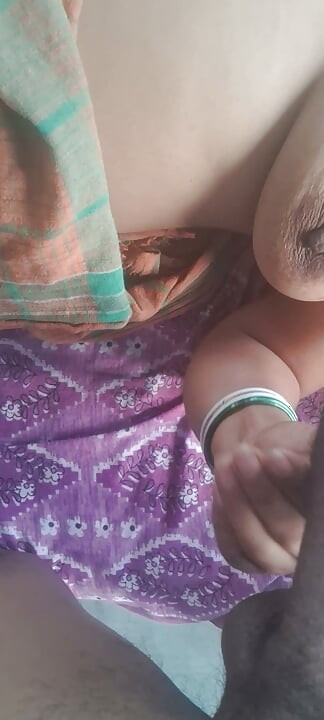 Bhabhi Desi de Assam com peitos grandes e devar com pau grande no boquete