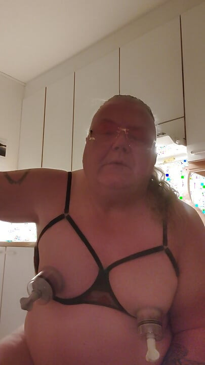Gangstazz titty pump show, fat Belly Big Ass, dildo In the ass
