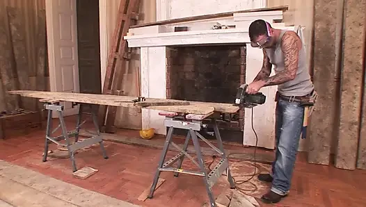 Slutty Brunette Gives an Amazing Blowjob to a Lucky Carpenter