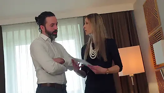 Deutsche Sekretärin Fickt Den Boss Vor Meeting