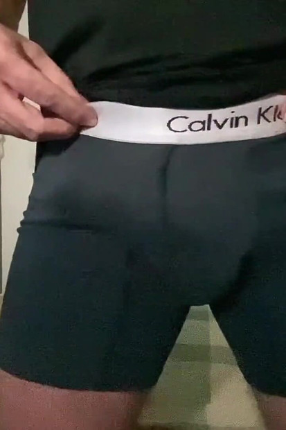 Drkanje zrelog muškarca s velikim kurcem, dio 1