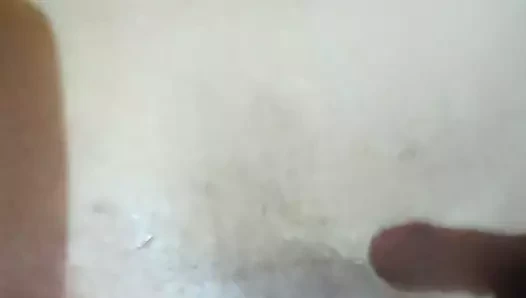 Lusi masturbasi di depan pria lain di webcam sementara pasangannya