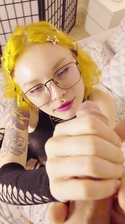I Seduced My Roommate Footjob