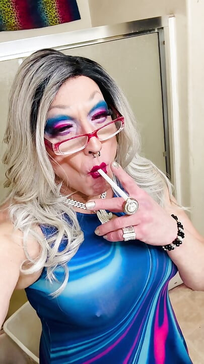 Marilyn In Love Smoking Fetish Tease