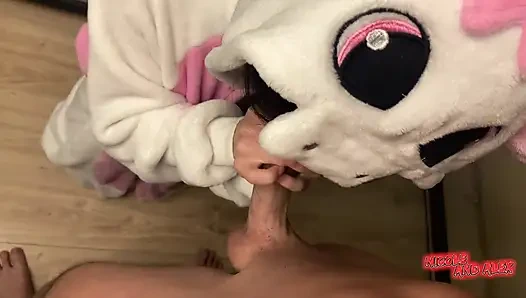 Трахнул мою сводную сестру и сперма в ее киску, киска крупным планом со спермой