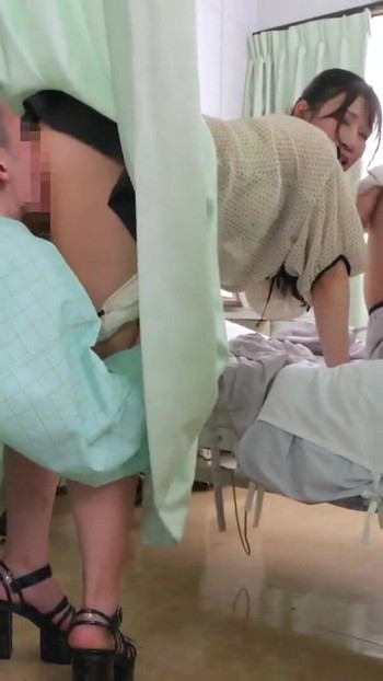パート4 隣のベッドにお見舞いに来た彼女がドストライクだったのでカーテン越しにセクハラしていたらまさかの発情！？入院中で動けない彼氏に代わってたっぷり中出ししてあげました！ | クリップ 2