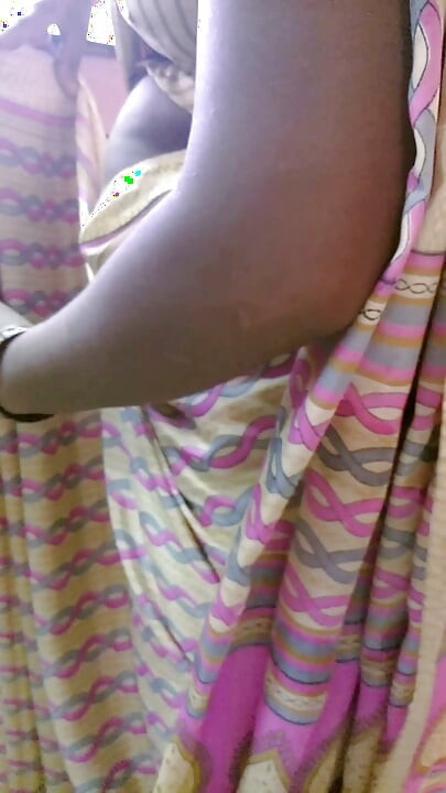 Desi Tamil naporna žena Renu u petticoatu, bluzi i sari izaziva muževljevog prijatelja! Indianhotwifex