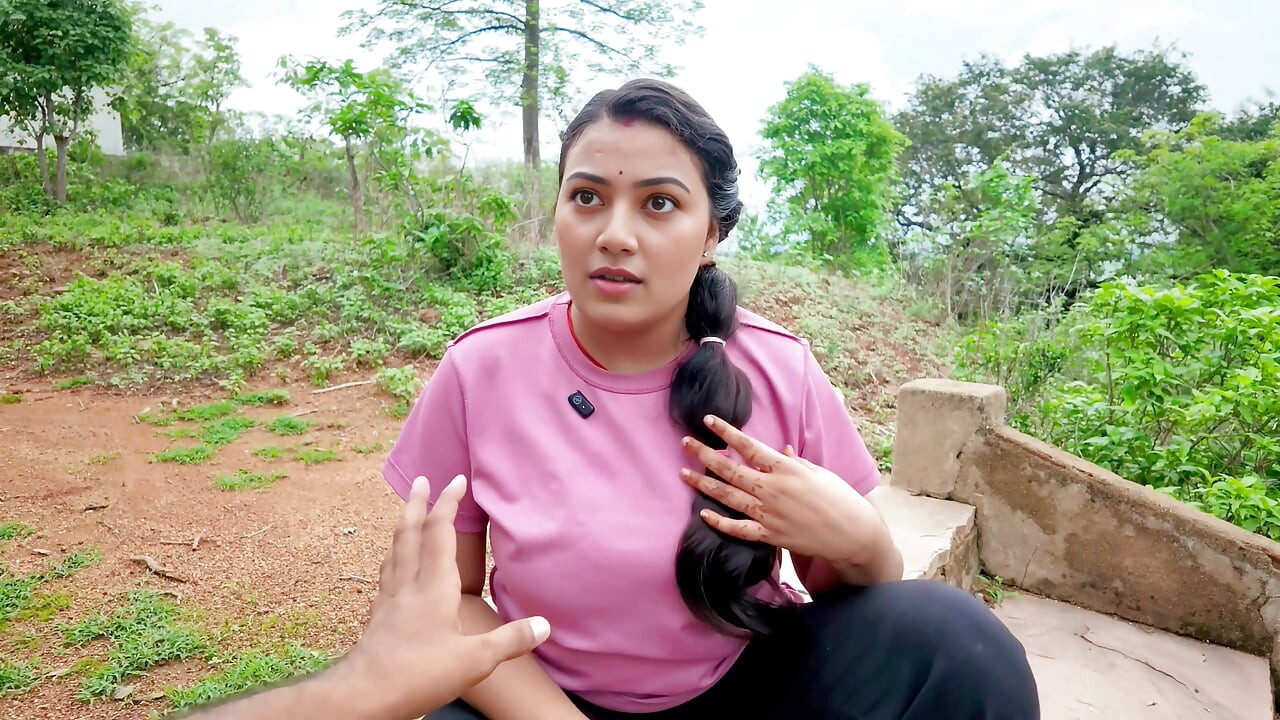 La grosse bite Jija Ji séduite par le corps sexuel de Saalis baise sa chatte étroite et son cul, audio en hindi