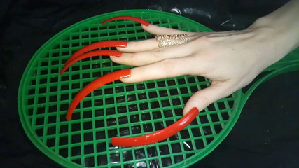 Gancho vermelho com unhas compridas senhora l (versão curta em vídeo)