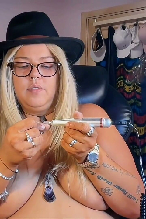 Cowboy Hat Goddess Chain Smoking Camel 100s While Doing Her Nails - Green-eyed Brazilian SSBBW with Saggy Tits