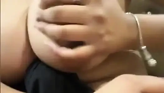 Hintli ulusal kız eski erkek arkadaşının önünde mastürbasyon yapıyor