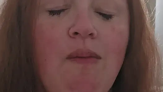 Eis zu essen, kann sehr sexy sein