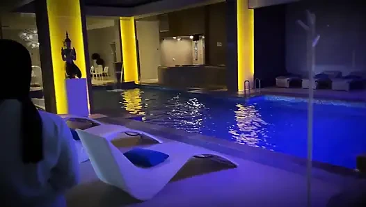 Ich Ficke Die Freundin Meiner Stiefschwester Im Pool, Während Sie Etwas Trinken Geht