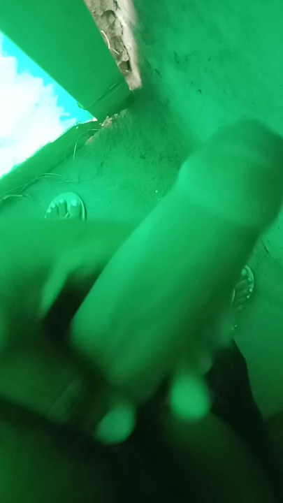 Desi boy masturbation mutthi gaon ladka Mutthi maar raha hai bathroom me