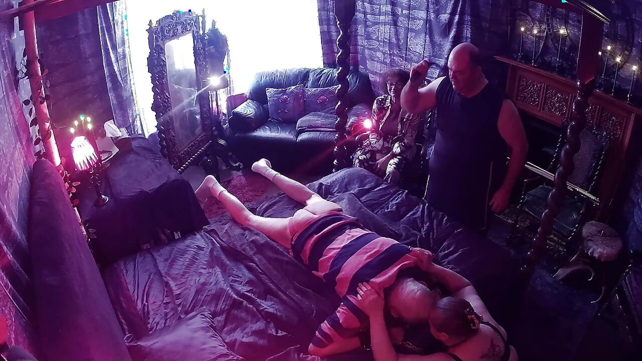 Partea 2:- Ursul Lanista și Domina Satana îl pune pe Tawseman în ritmul său!