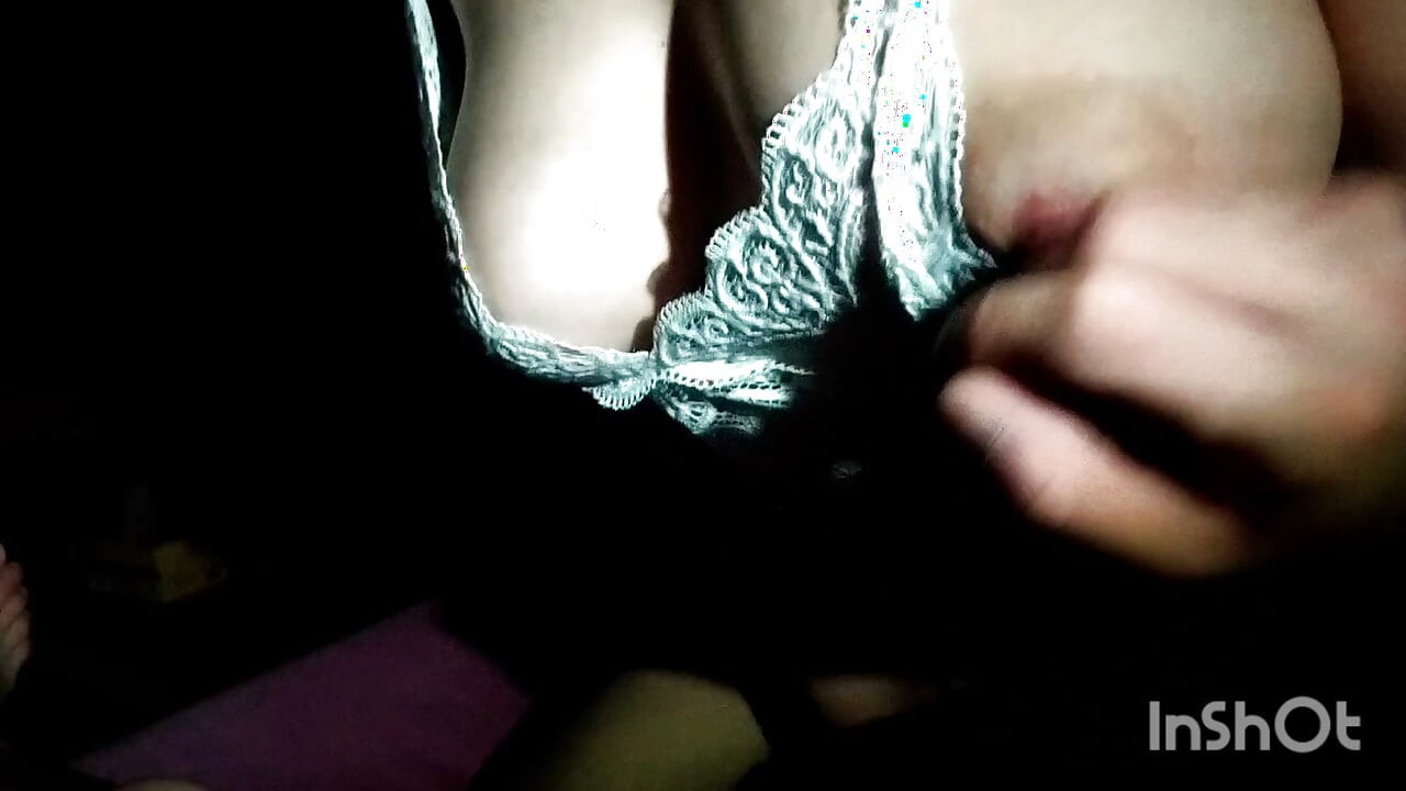 Ruwe Neukpartij 18 Tiener Met Kontplug Vastgebonden Creampie Sperma in Poesje Sperma